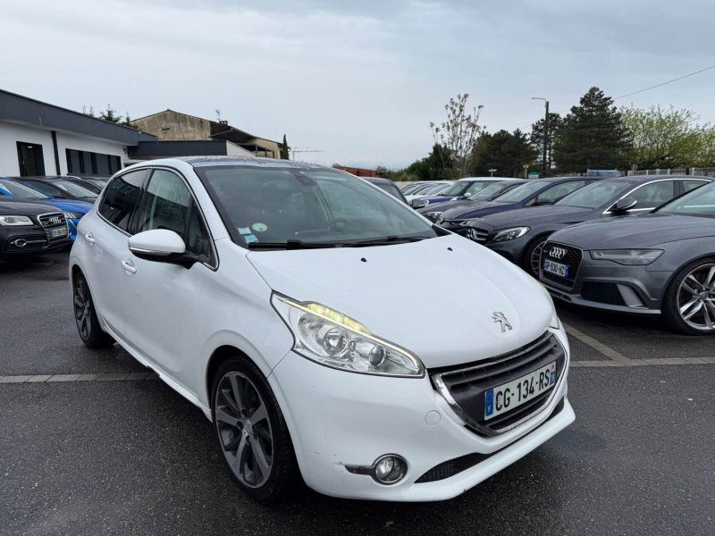 PEUGEOT 208 2012
