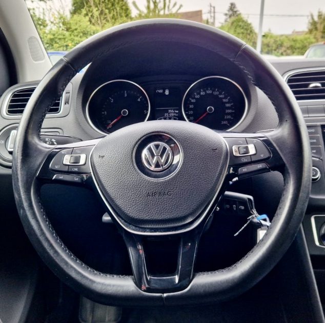 VOLKSWAGEN POLO V 1.4L TDI 90ch BlueMotion Technology Confortline / RÉVISER