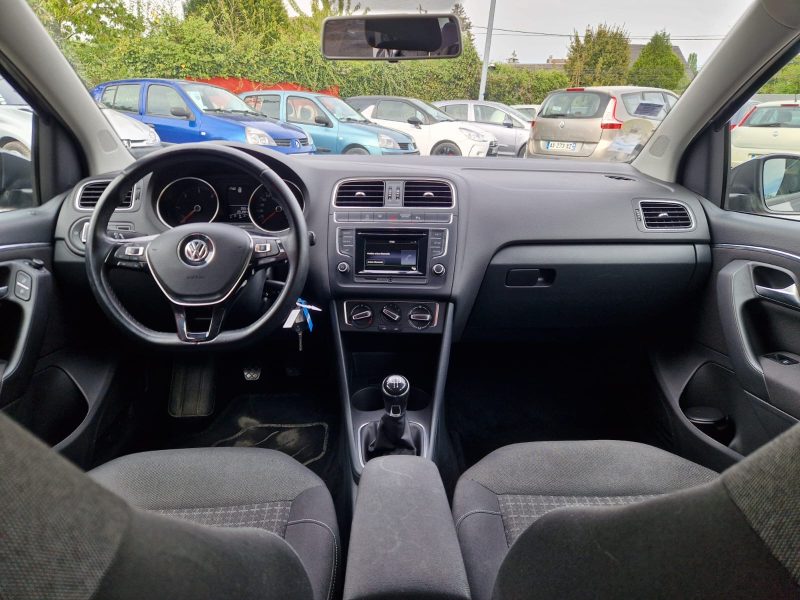 VOLKSWAGEN POLO V 1.4L TDI 90ch BlueMotion Technology Confortline / RÉVISER