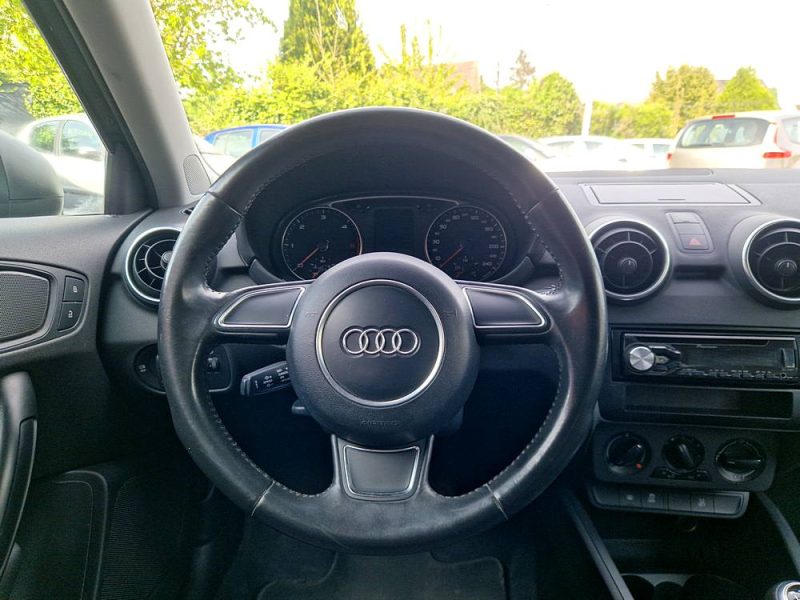 AUDI A1 1.6L TDi 105cv AMBIENTE / Révisée&Garantie