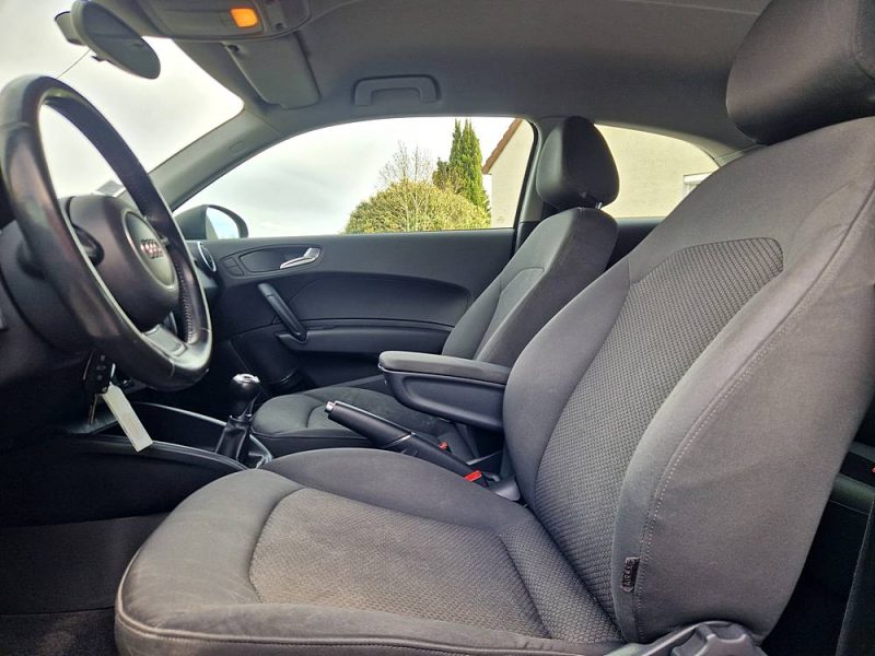 AUDI A1 1.6L TDi 105cv AMBIENTE / Révisée&Garantie