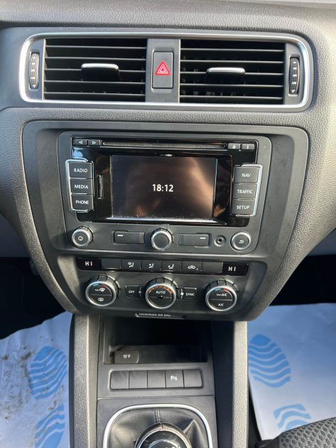 🌟 Volkswagen Jetta 1.6 TDI 105 Confortline 🌟