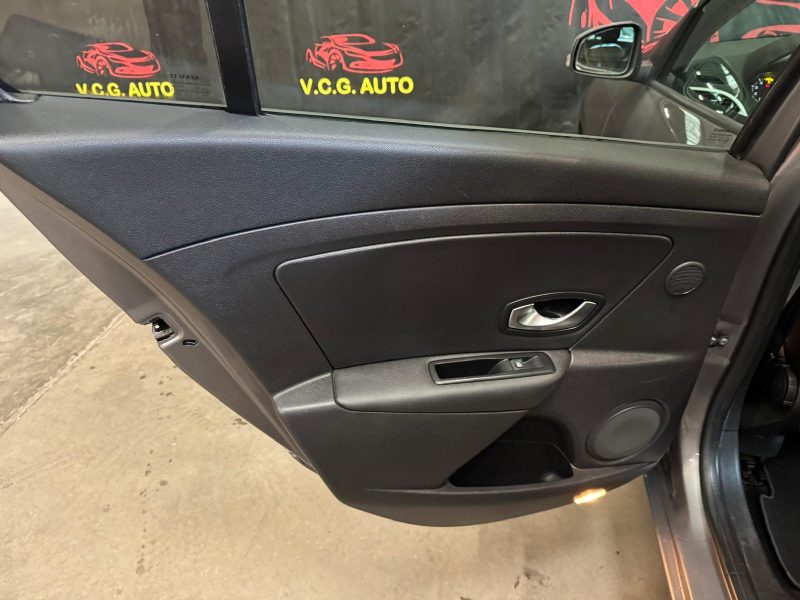 RENAULT MEGANE ESTATE 1.9 DCI 130 Privilege 