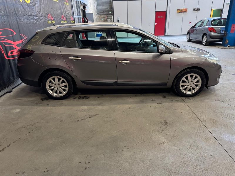 RENAULT MEGANE ESTATE 1.9 DCI 130 Privilege 