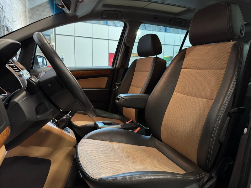 OPEL ZAFIRA 1.9 CDTI 120 Cosmo Pack 