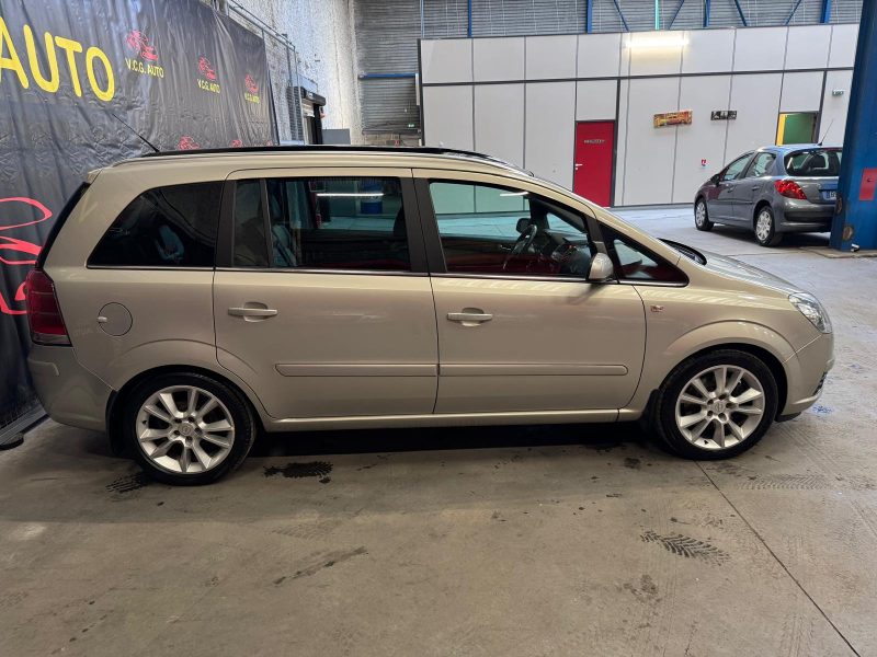 OPEL ZAFIRA 1.9 CDTI 120 Cosmo Pack 