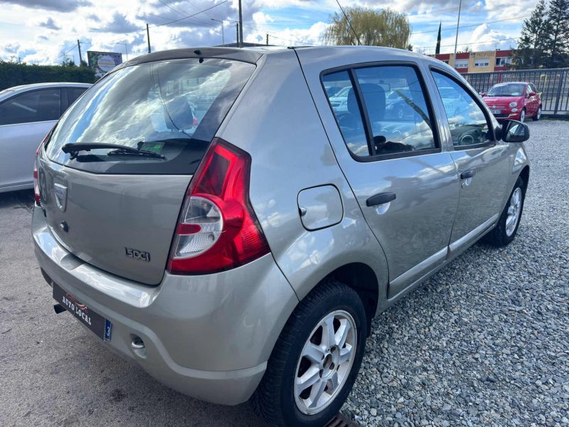 DACIA SANDERO 2011