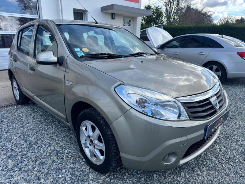 DACIA SANDERO 2011