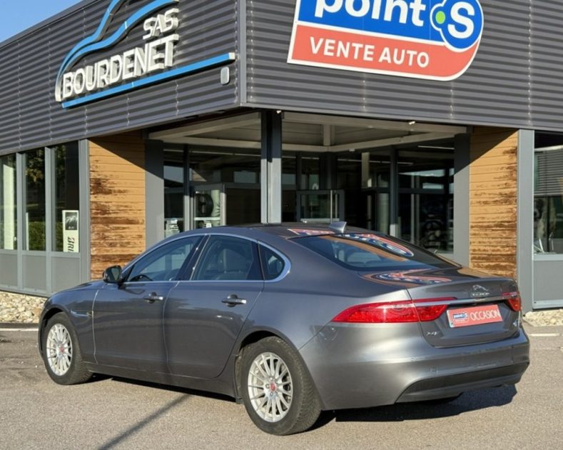 JAGUAR XF 2.0D E-PERFORMANCE 163 CUIR / TOIT OUVRANT / SIEGES CHAUFFANTS