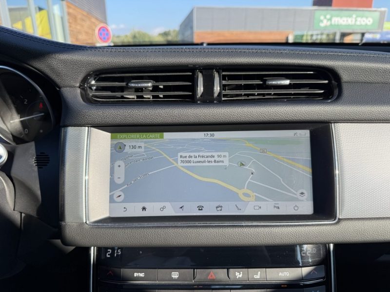 JAGUAR XF 2.0D E-PERFORMANCE 163 CUIR / TOIT OUVRANT / SIEGES CHAUFFANTS