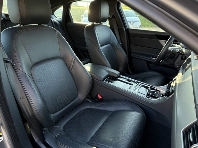 JAGUAR XF 2.0D E-PERFORMANCE 163 CUIR / TOIT OUVRANT / SIEGES CHAUFFANTS