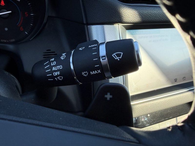 JAGUAR XF 2.0D E-PERFORMANCE 163 CUIR / TOIT OUVRANT / SIEGES CHAUFFANTS