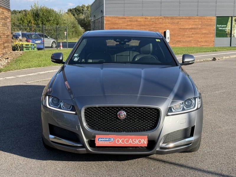 JAGUAR XF 2.0D E-PERFORMANCE 163 CUIR / TOIT OUVRANT / SIEGES CHAUFFANTS