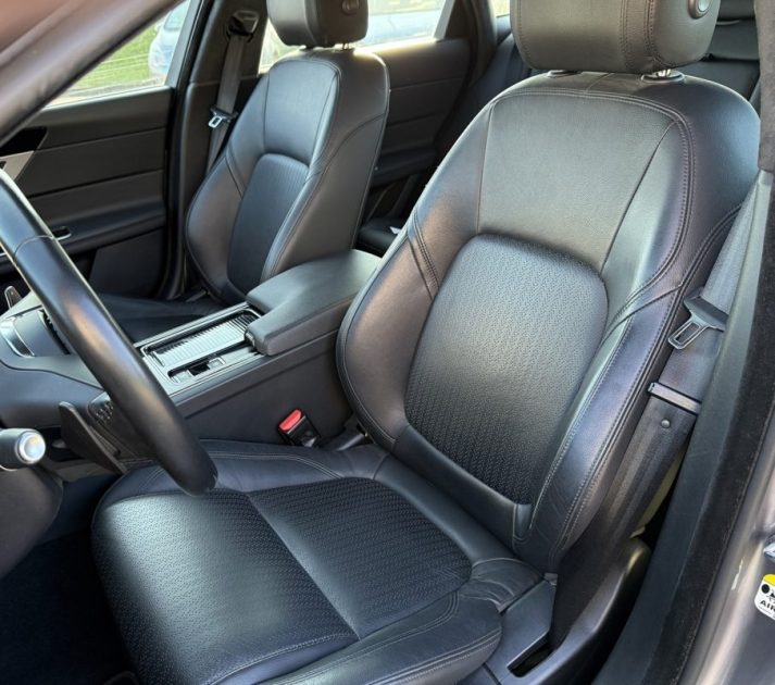 JAGUAR XF 2.0D E-PERFORMANCE 163 CUIR / TOIT OUVRANT / SIEGES CHAUFFANTS