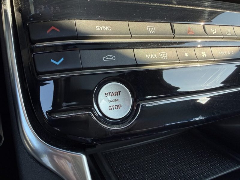 JAGUAR XF 2.0D E-PERFORMANCE 163 CUIR / TOIT OUVRANT / SIEGES CHAUFFANTS