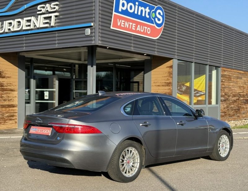 JAGUAR XF 2.0D E-PERFORMANCE 163 CUIR / TOIT OUVRANT / SIEGES CHAUFFANTS