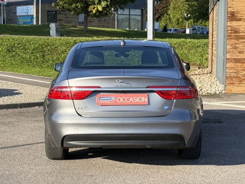 JAGUAR XF 2.0D E-PERFORMANCE 163 CUIR / TOIT OUVRANT / SIEGES CHAUFFANTS