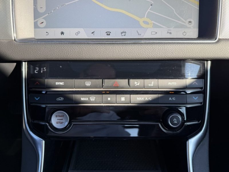 JAGUAR XF 2.0D E-PERFORMANCE 163 CUIR / TOIT OUVRANT / SIEGES CHAUFFANTS