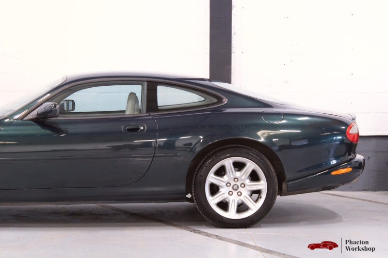 JAGUAR XK8 COUPE 4.0L 