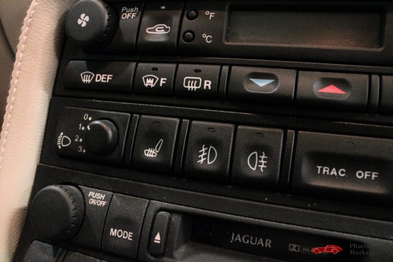 JAGUAR XK8 COUPE 4.0L 