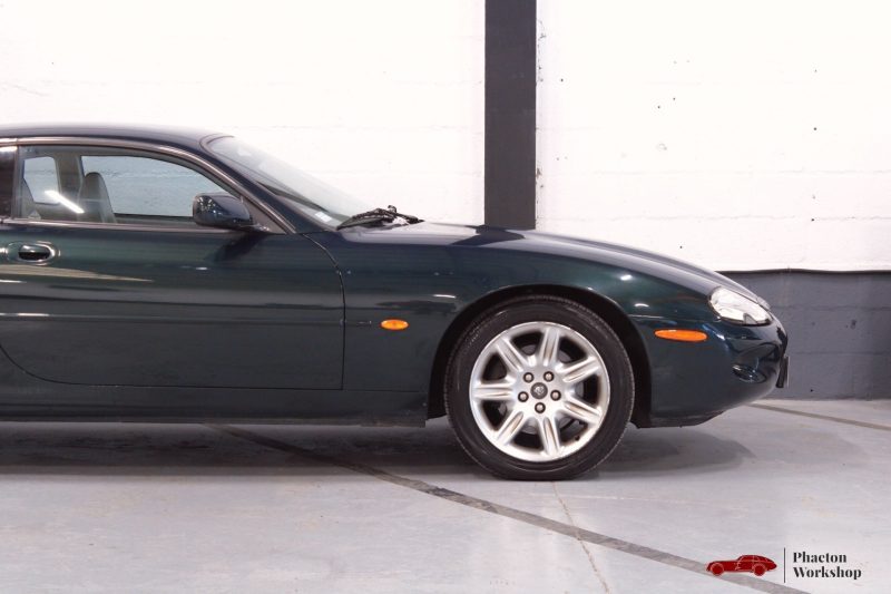 JAGUAR XK8 COUPE 4.0L 