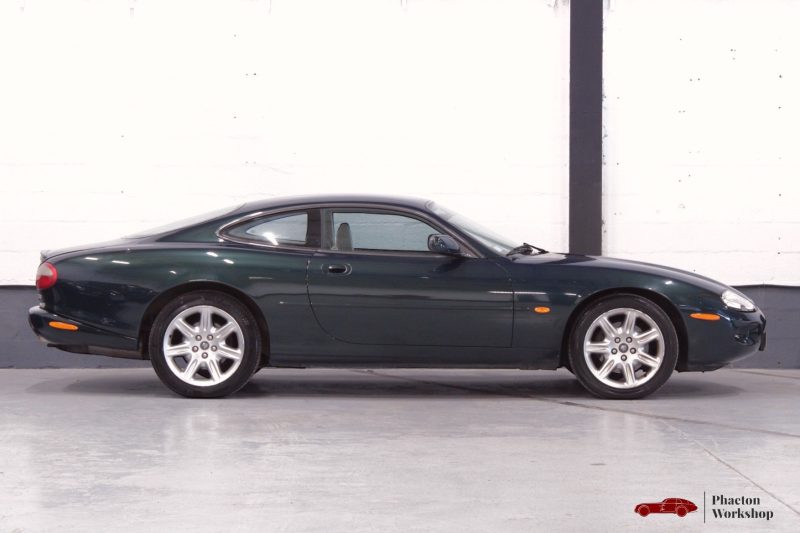 JAGUAR XK8 COUPE 4.0L 
