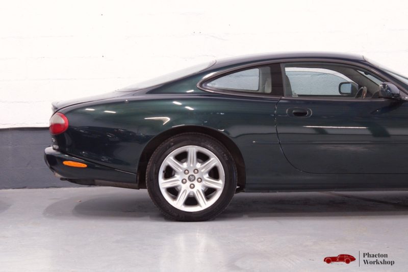 JAGUAR XK8 COUPE 4.0L 