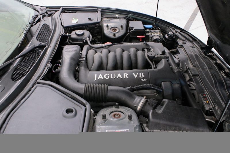 JAGUAR XK8 COUPE 4.0L 