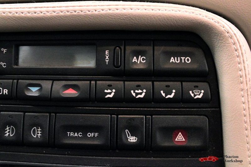 JAGUAR XK8 COUPE 4.0L 