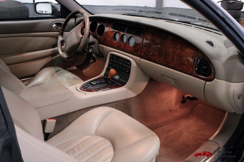 JAGUAR XK8 COUPE 4.0L 