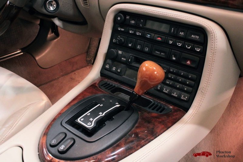 JAGUAR XK8 COUPE 4.0L 