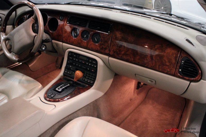 JAGUAR XK8 COUPE 4.0L 