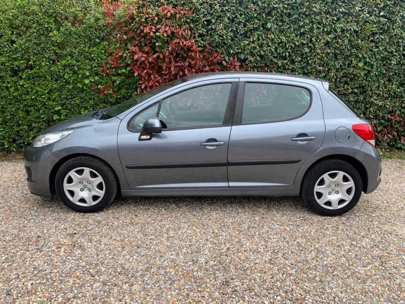 PEUGEOT 207 2010