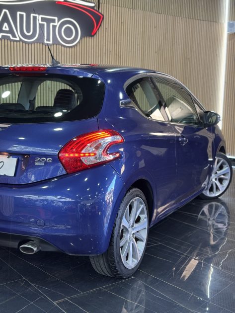 PEUGEOT 208  2012