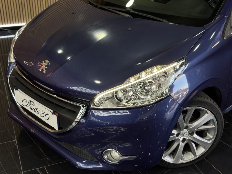 PEUGEOT 208  2012