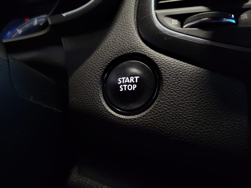 RENAULT MEGANE IV 1.2 TCE 130cv INTENS / CAMERA / AFFICHAGE TETE HAUTE / KEYLESS