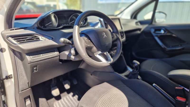 PEUGEOT 208 2019