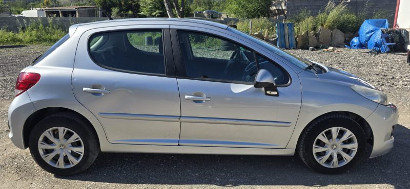  À VENDRE - PEUGEOT 207+ 1.4e 75ch