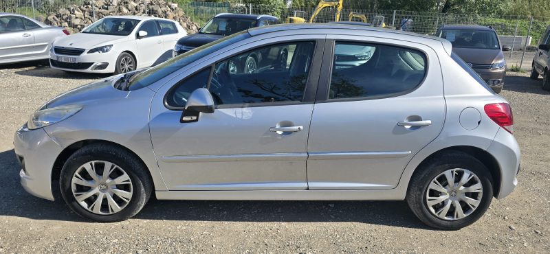  À VENDRE - PEUGEOT 207+ 1.4e 75ch