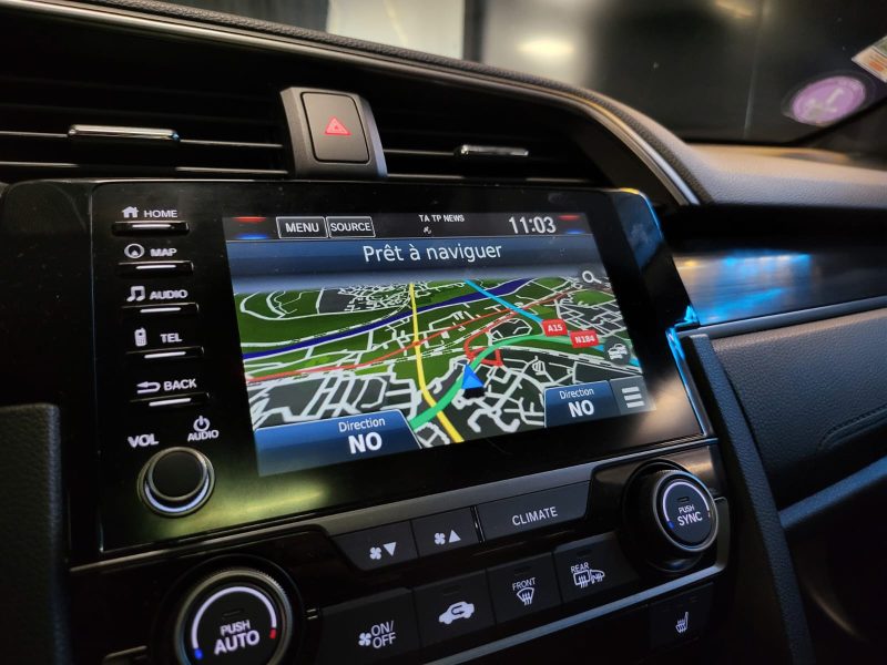 HONDA CIVIC 1.0 VTEC 127 CV SPORT LINE / TOIT OUVRANT / SIEGES CHAUFFANTS / CAMERA DE RECUL / ANGLE 