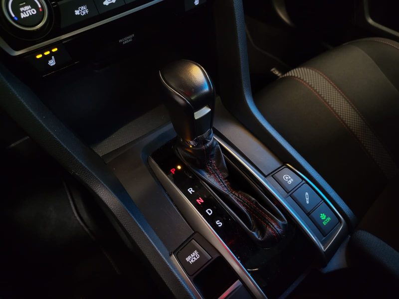 HONDA CIVIC 1.0 VTEC 127 CV SPORT LINE / TOIT OUVRANT / SIEGES CHAUFFANTS / CAMERA DE RECUL / ANGLE 