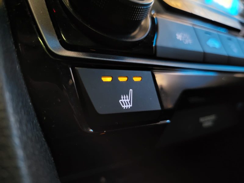 HONDA CIVIC 1.0 VTEC 127 CV SPORT LINE / TOIT OUVRANT / SIEGES CHAUFFANTS / CAMERA DE RECUL / ANGLE 