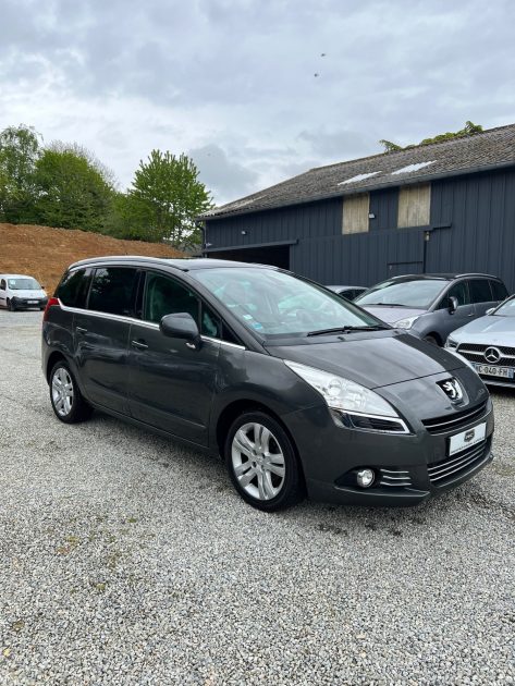 PEUGEOT 5008 2013