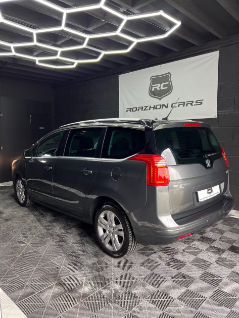 PEUGEOT 5008 2013