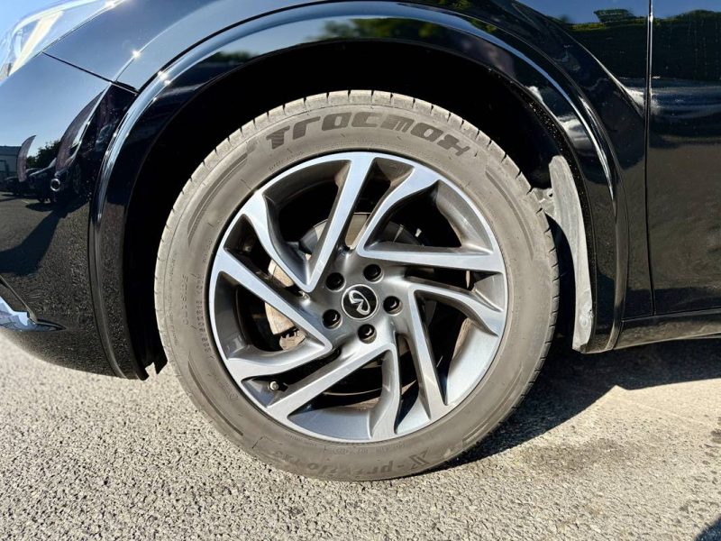 INFINITI Q30 1.6T 122 PREMIUM TECH