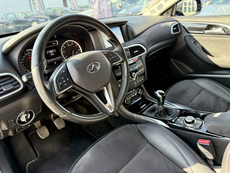 INFINITI Q30 1.6T 122 PREMIUM TECH
