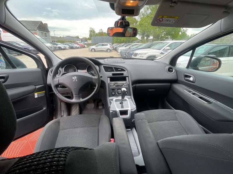 PEUGEOT 5008 2014 1.6 HDi BMP6 115 cv Boîte auto