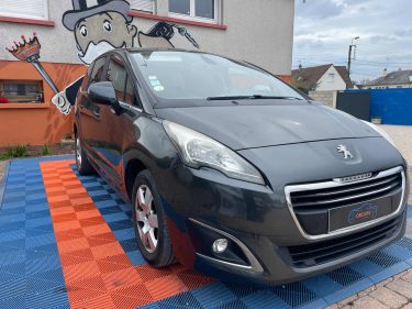PEUGEOT 5008 2014 1.6 HDi BMP6 115 cv Boîte auto