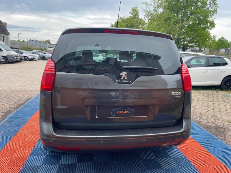 PEUGEOT 5008 2014 1.6 HDi BMP6 115 cv Boîte auto
