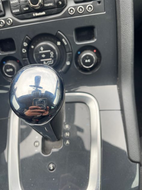 PEUGEOT 5008 2014 1.6 HDi BMP6 115 cv Boîte auto